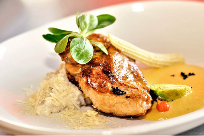 Cómo preparar pollo con piña y leche de coco