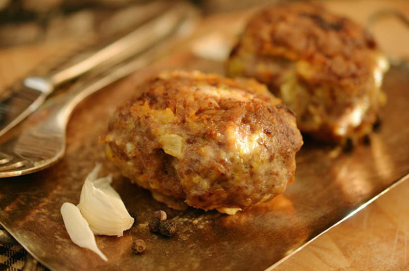 Receta de mar y montaña de albóndigas con sepia