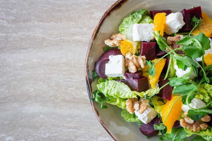 Ensalada de remolacha y queso feta preparación