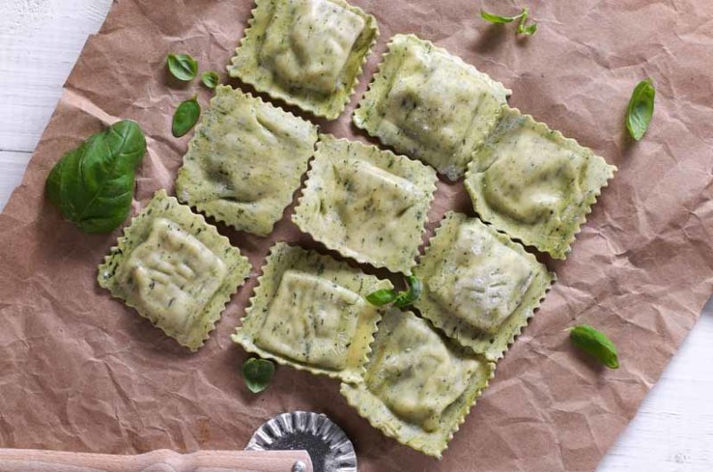 Receta de raviolis con pesto de rúcula y gambas