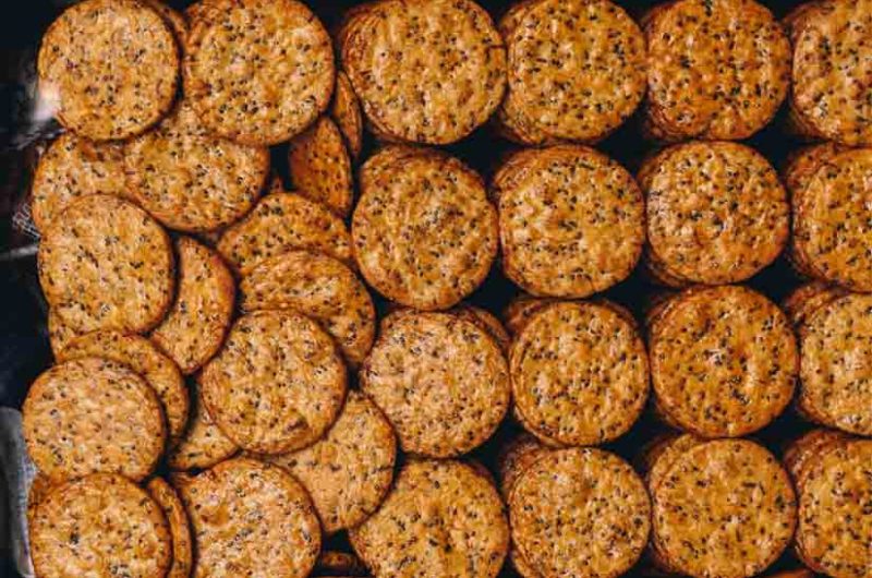 Receta de galletas saladas de cacahuete y sésamo